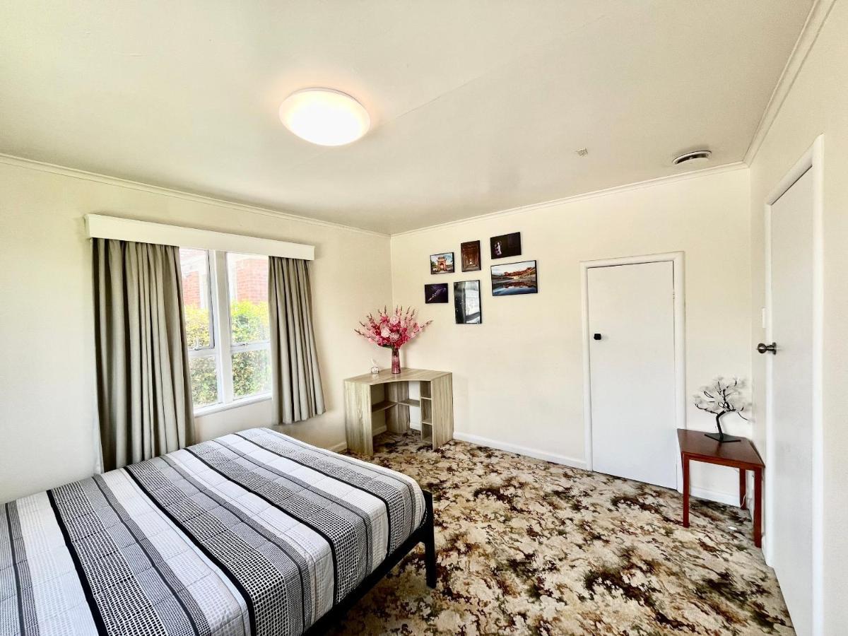 Entire House In Mt Wellington, Central Оукланд Екстериор снимка